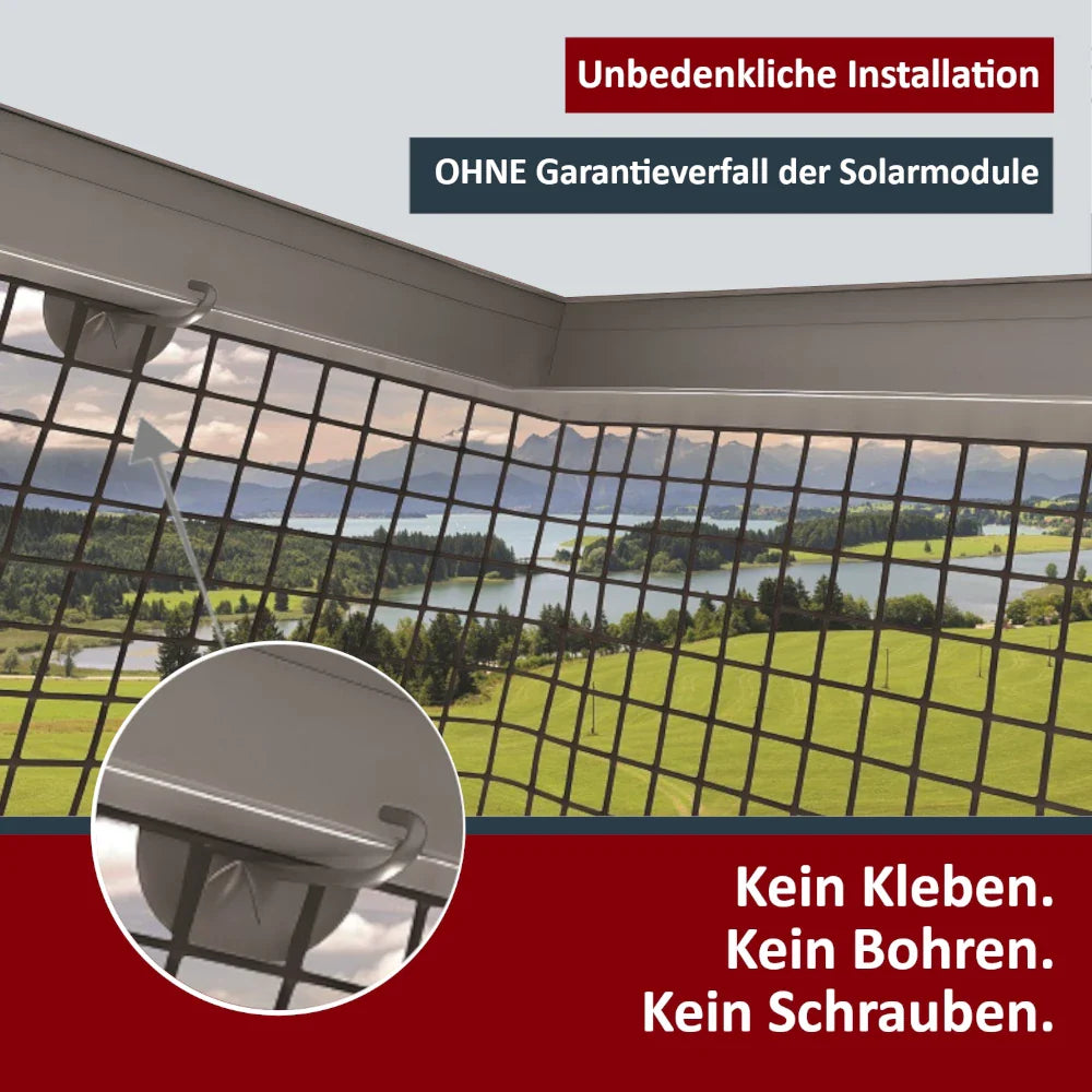 Nahaufnahme eines installierten J-Hakens unter einem Solarmodul. Der Haken befestigt den Solarkäfig-Schutzzaun sicher am Modulrahmen, robust und witterungsbeständig.